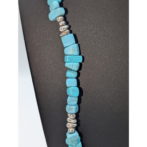 Howlite Dyed Turquoise Skull Peace Sign Chip Bead Mixed Jewelry Lot - Picture 4 of 8